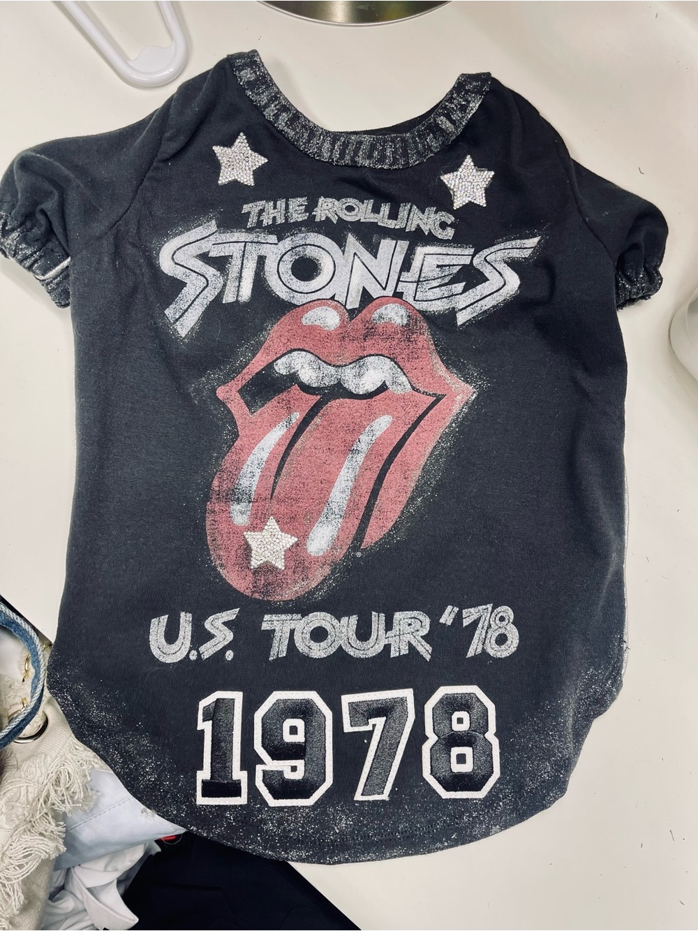 the Rolling Stones Black doggy Graphic Tee with Red Tongue Logo